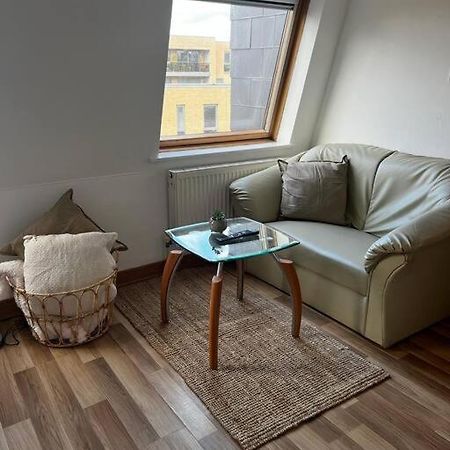 Quirky Studio Flat Selfcontained Лондон Экстерьер фото