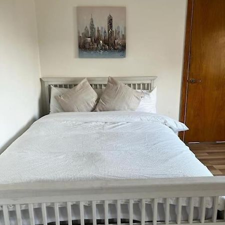Quirky Studio Flat Selfcontained Лондон Экстерьер фото