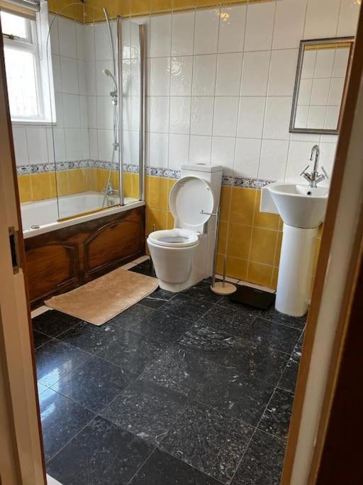 Quirky Studio Flat Selfcontained Лондон Экстерьер фото