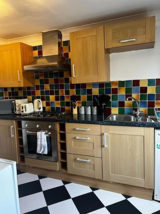 Quirky Studio Flat Selfcontained Лондон Экстерьер фото