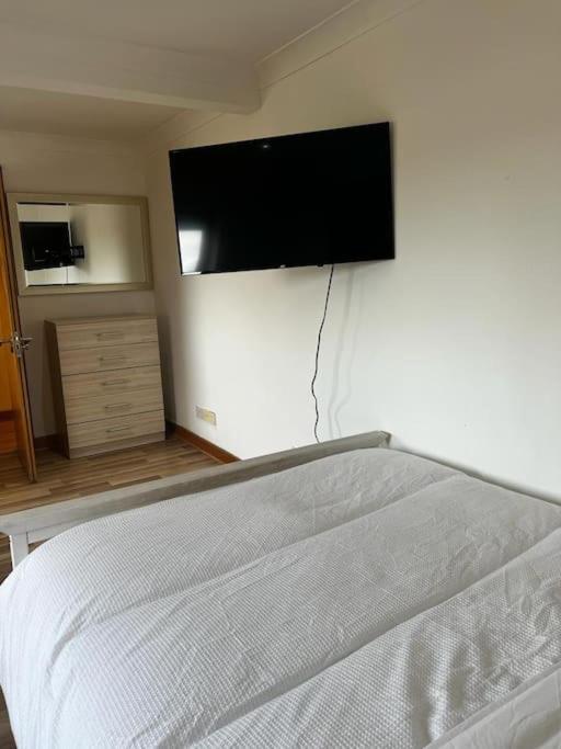 Quirky Studio Flat Selfcontained Лондон Экстерьер фото